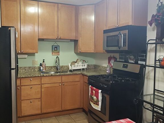 5th image of 4247 Amelia Ave APT 4B