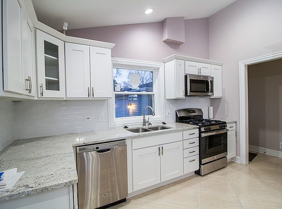 4th image of 15103 Woodlawn Ave
