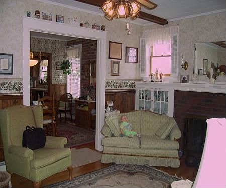 3rd image of 208 N Marian St