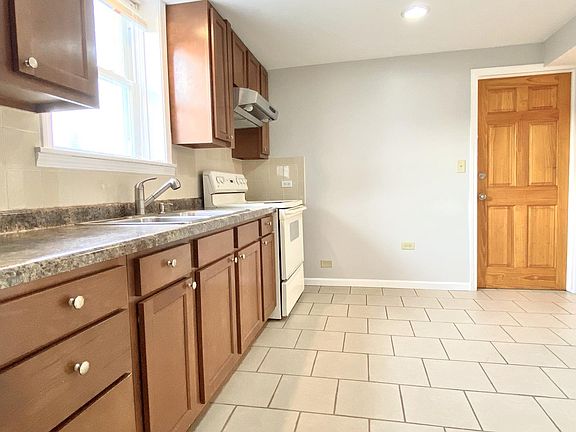 4th image of 5258 W Henderson St #G