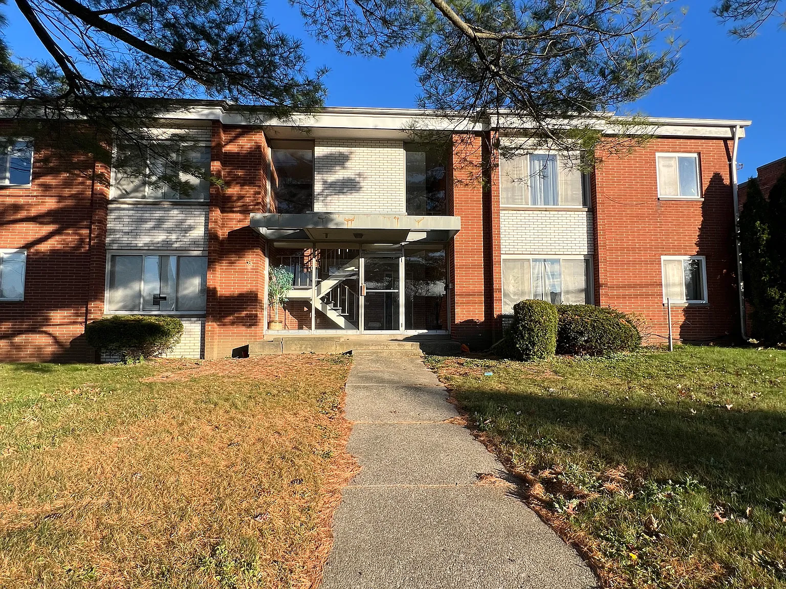 2 bed, 750 sqft, $1,095 — Photo 1