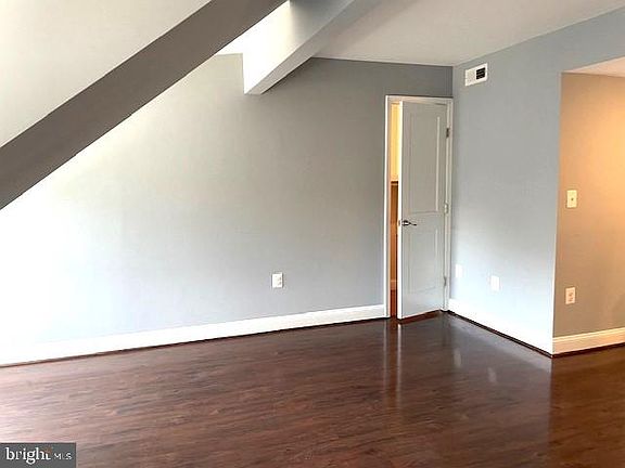 3rd image of 9936 Brookridge Ct
