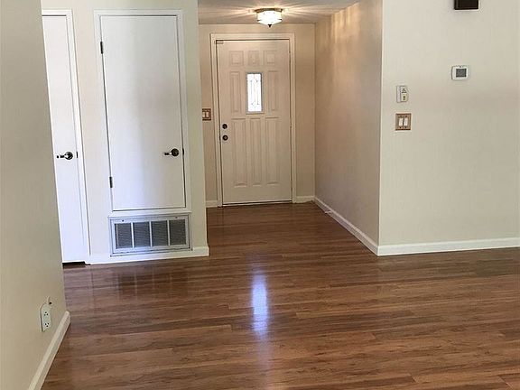 3rd image of 8105 Poppyfield Way