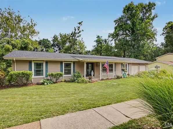 358 Ridgemeadow Dr, Chesterfield, MO 63017