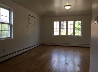 6935 164th St FL 1ST, Flushing, NY 11365