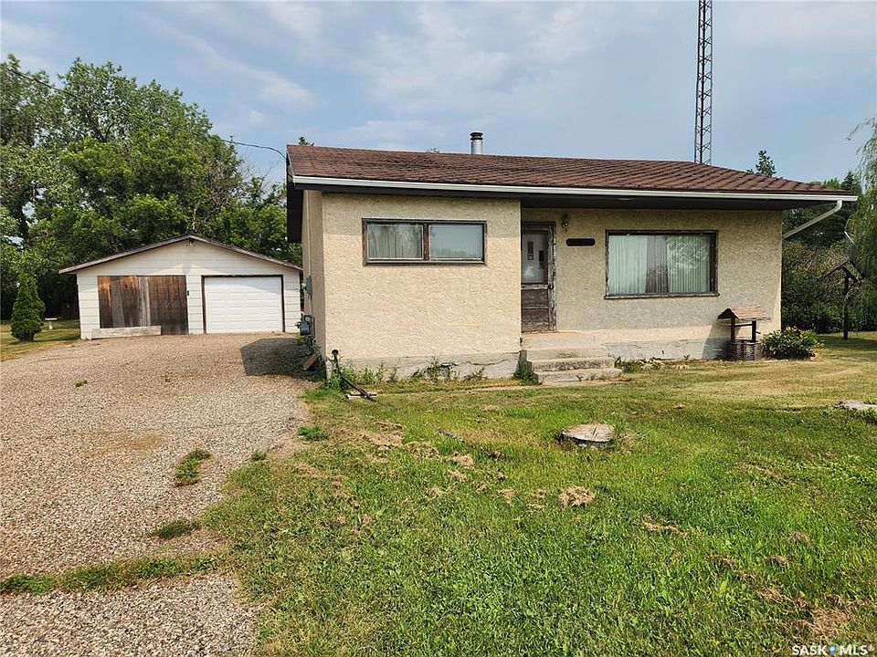 1st image of 215 Menzies STREET