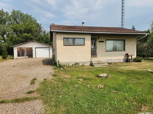 215 Menzies STREET, North Portal, SK S0C 1W0