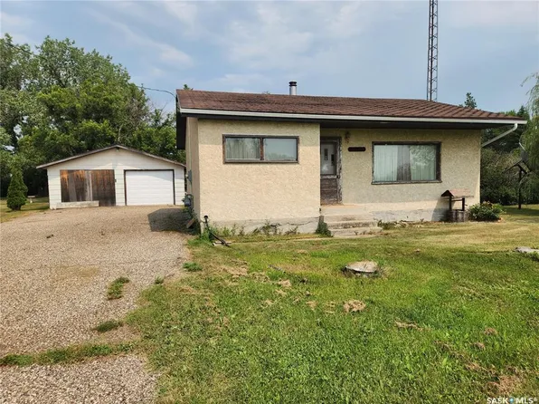 215 Menzies STREET, North Portal, SK S0C 1W0
