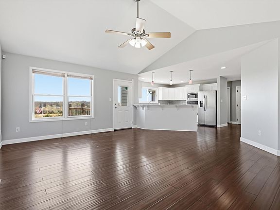 3rd image of 1902 E 300th Rd