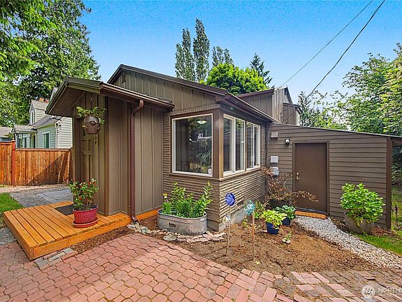 2nd image of 15504 11th Avenue NE