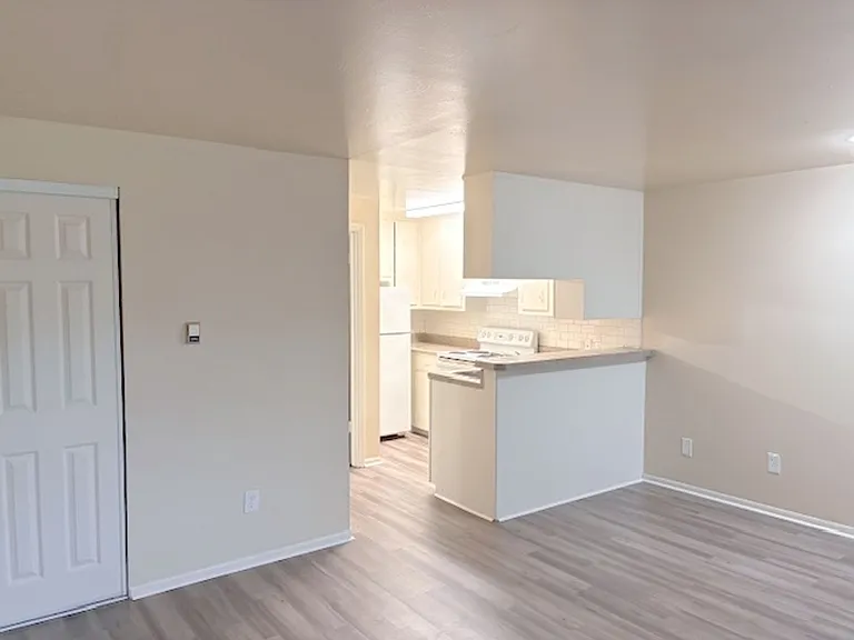 Lampliter Apartments — Photo 6