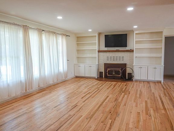 4th image of 606 Evergreen Ln