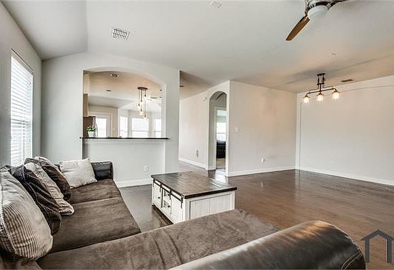 3rd image of 1520 Toucan Dr