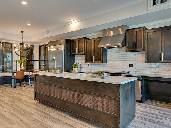 2nd image of 210 11th Ave N #200-208