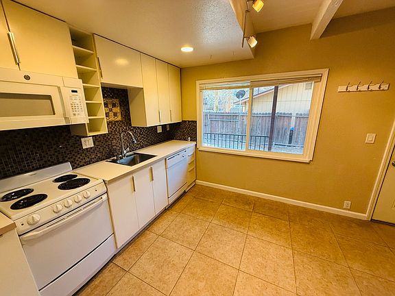 5th image of 2583 Knox Ave #2
