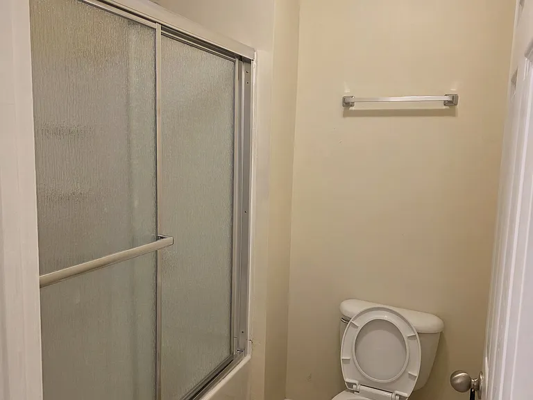 Master Bed Bathroom