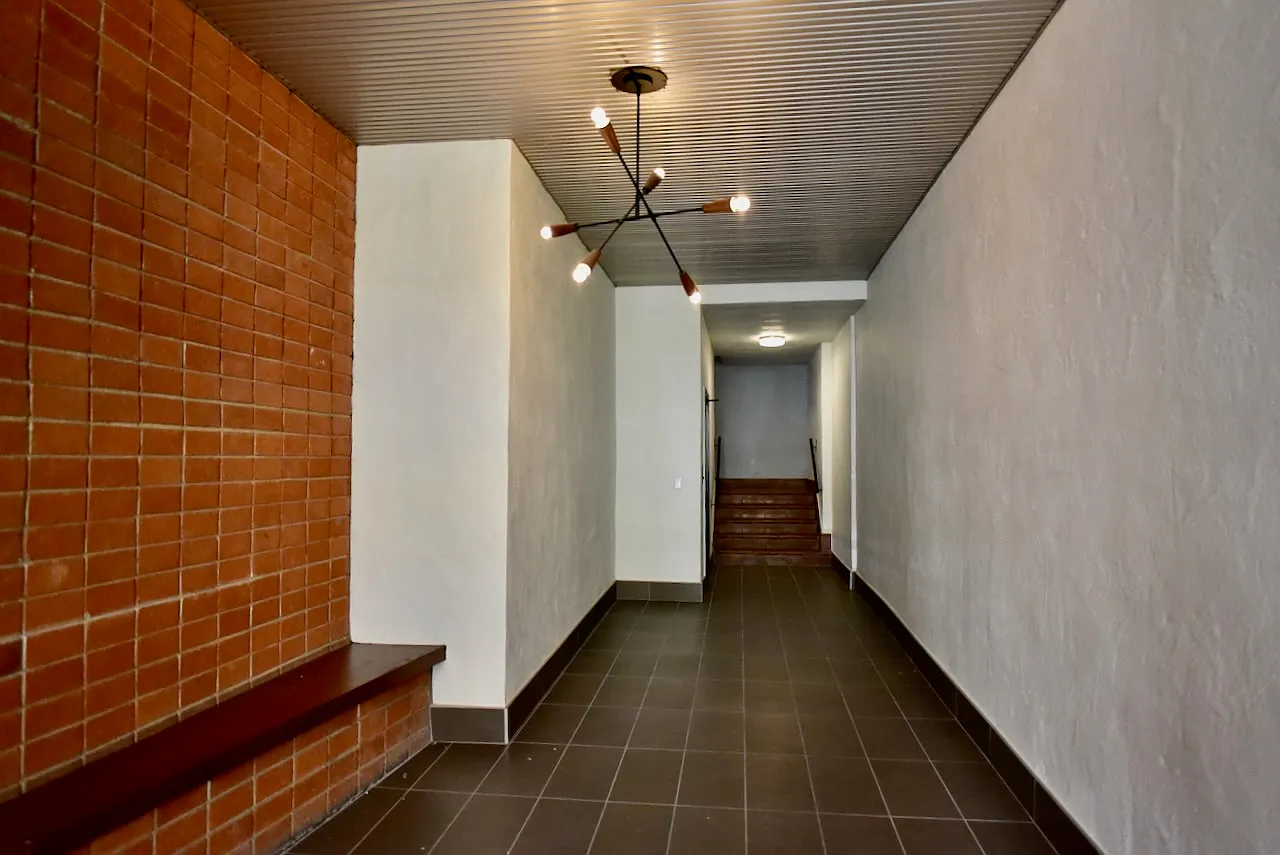 1 bed, 600 sqft, $2,100 — Photo 2