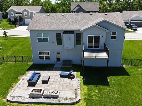 1807 Alpine Dr, Pleasant Hill, MO 64080