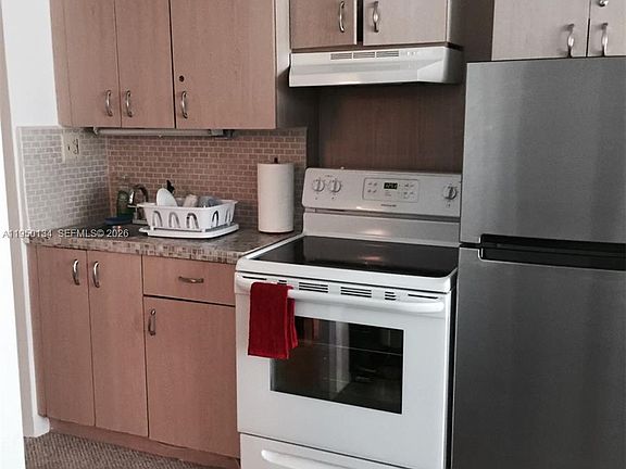 4th image of 19201 Collins Ave #1033