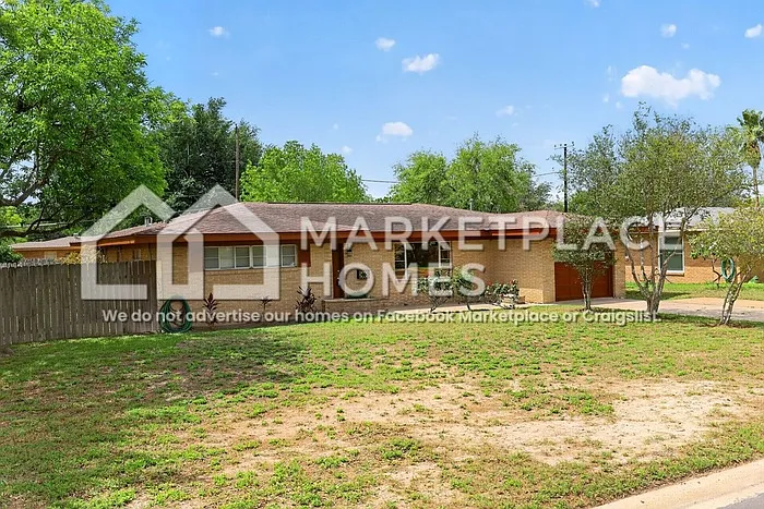 1209 Harvey St — Photo 2