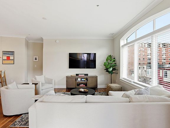 5th image of 304 W Kirkwood Ave APT 306