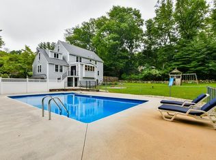 4 Valentine Dr, Norfolk, MA 02056