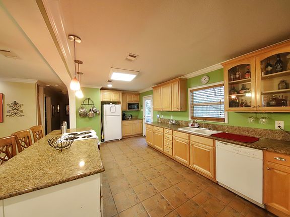 5th image of 4503 Fisher Ave