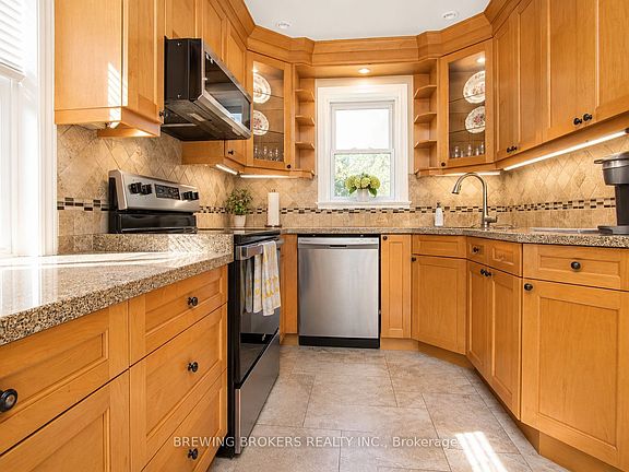 4th image of 1536 Applewood Rd