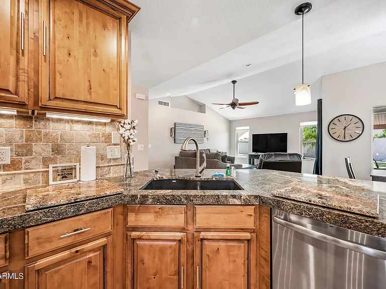 3659 W Elgin St — Photo 13