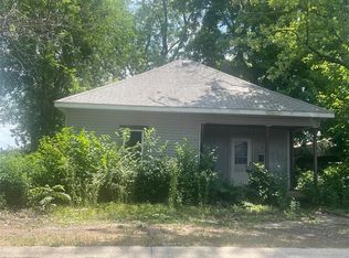 109 N 12th St, Charleston, IL 61920
