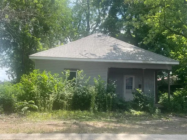 109 N 12th St, Charleston, IL 61920
