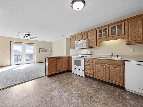 4th image of 604 Iris Ave