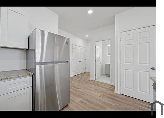 5th image of 4512 Lancaster Ave #1A