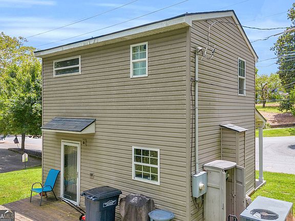 4th image of 118 Holley St