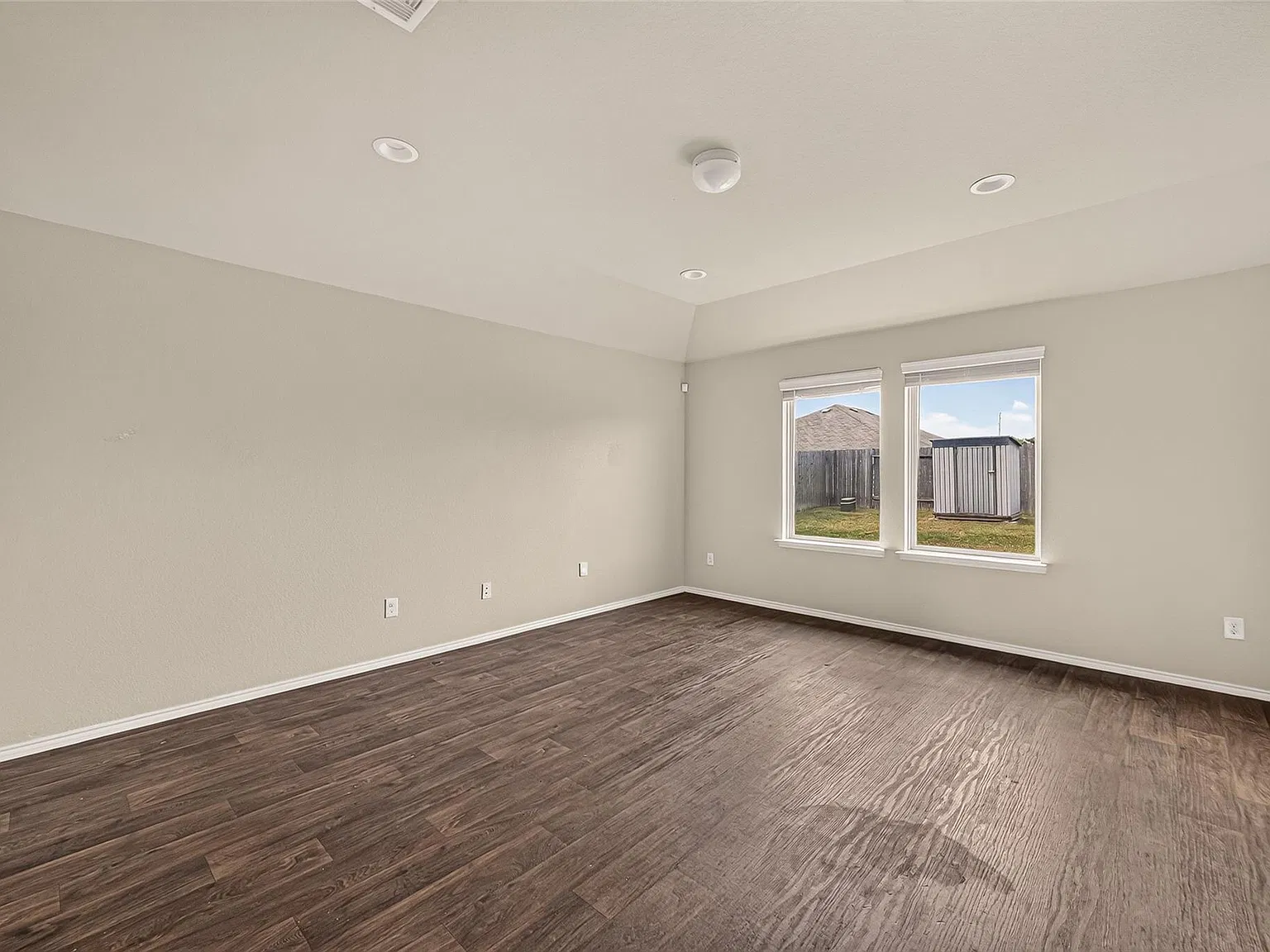 3 bed, 2.0 bath, 1610 sqft, $2,000 — Photo 3