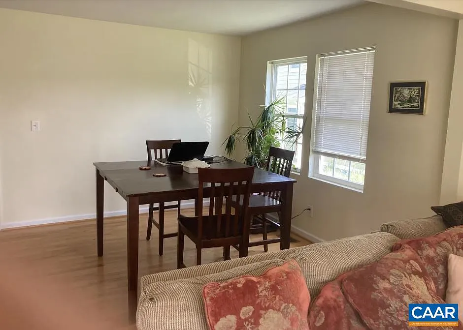 1 bed, 1.5 bath, 2000 sqft, $1,045 — Photo 3