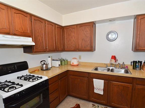 3rd image of 22162 Hanover Dr