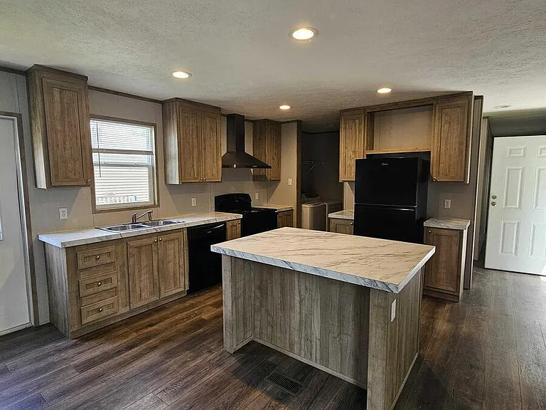 3211 Victor Ln — Photo 3