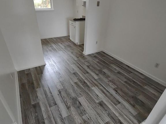 3rd image of 1953 Parkview Ave