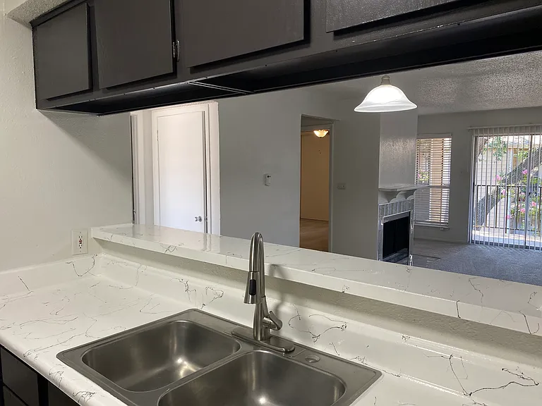 2-2 B1 946 SQ FT