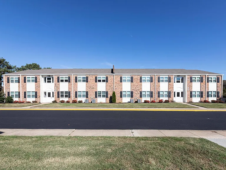 Driftwood Apartments — Photo 15