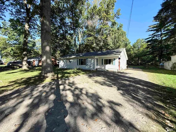 3176 Springbrook Dr, Lambertville, MI 48144