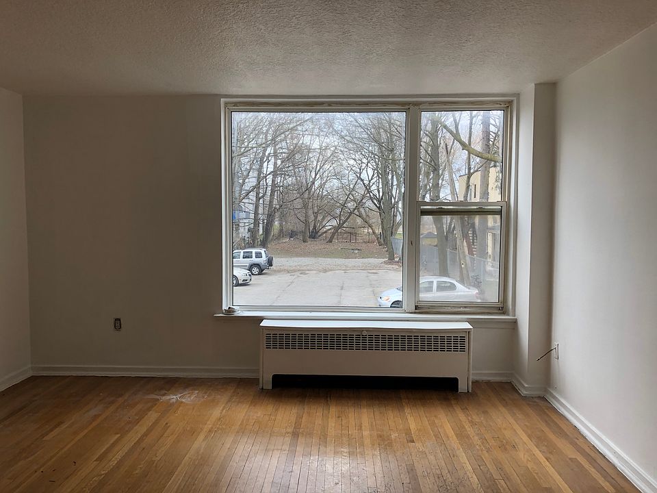 1st image of 2407 Lake Shore Blvd W #14