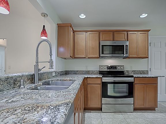 5th image of 12013 NE 51st Cir