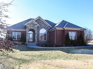 2002 Stephanie Kaye Dr, La Grange, KY 40031