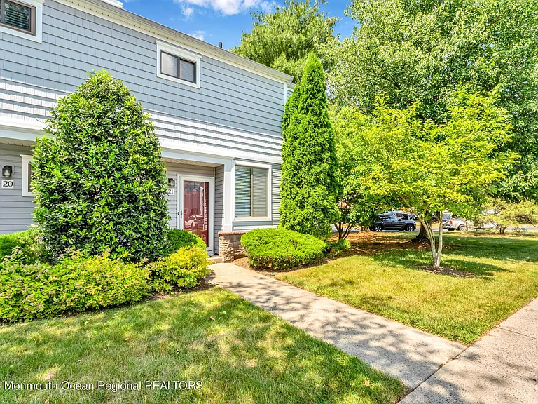 21 Dawn Ct — Photo 2