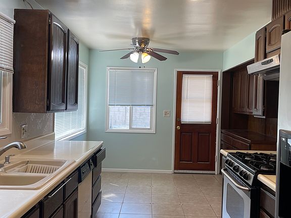 3rd image of 11731 Brookhurst St