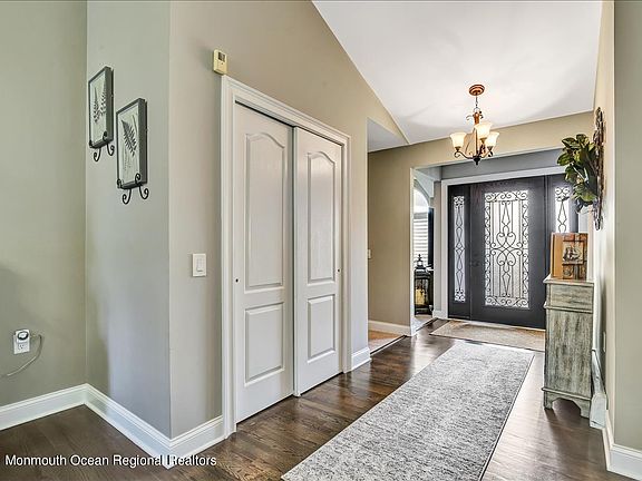 4th image of 8 Maidstone Ct