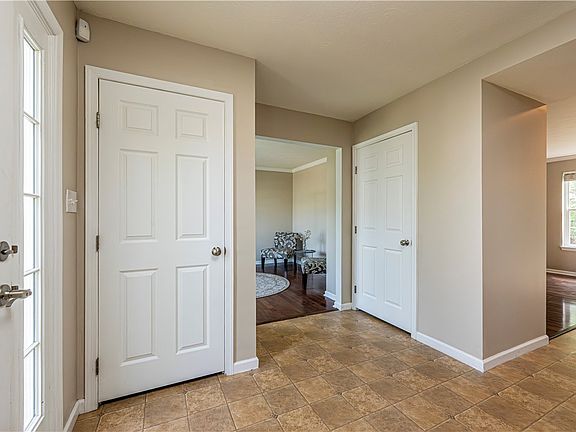 4th image of 229 Sussex Way