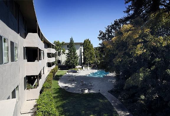 4th image of 1545 Floribunda Ave